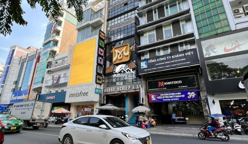 Near Pink Church, Tan Dinh Market