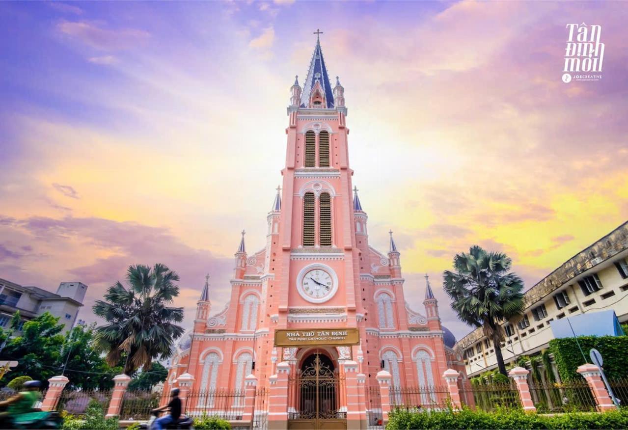 Near Pink Church, Tan Dinh Market Apartment *